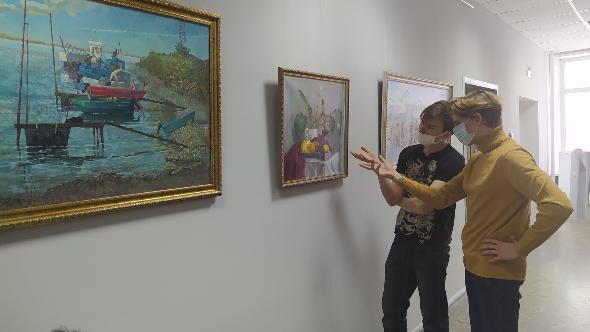 Галерея работ выпускников художественного отделения открылась на втором этаже колледжа