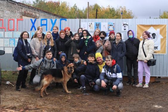 Член жюри фестиваля фото- и видеотворчества имени Александра Невского провела мастер-класс в собачьем приюте