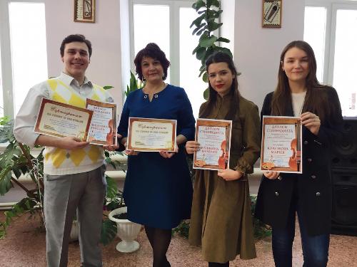 Студенты Губернаторского колледжа получили стипендии Департамента по культуре Томской области
