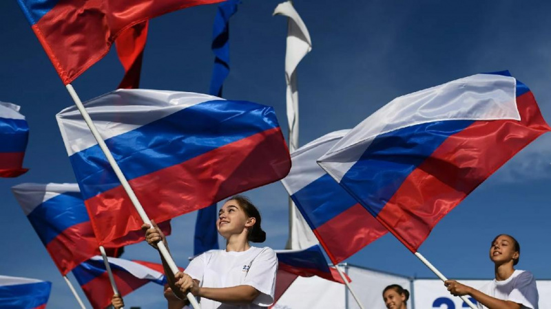 Онлайн-викторина, посвященная Дню Государственного флага Российской Федерации, пройдет в Instagram Губернаторского колледжа